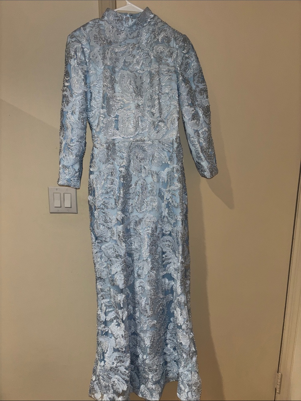 Elegant Light Blue Lace Evening Dress with Quarter Length Sleeves